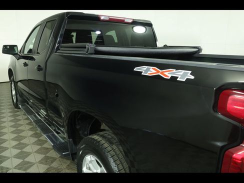 Used 2023 Chevrolet Silverado 1500 LT AWD/4WD image 19