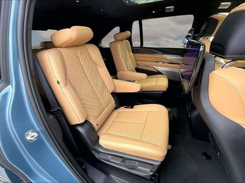 Certified 2025 Cadillac Escalade IQ Luxury 2 AWD/4WD image 25
