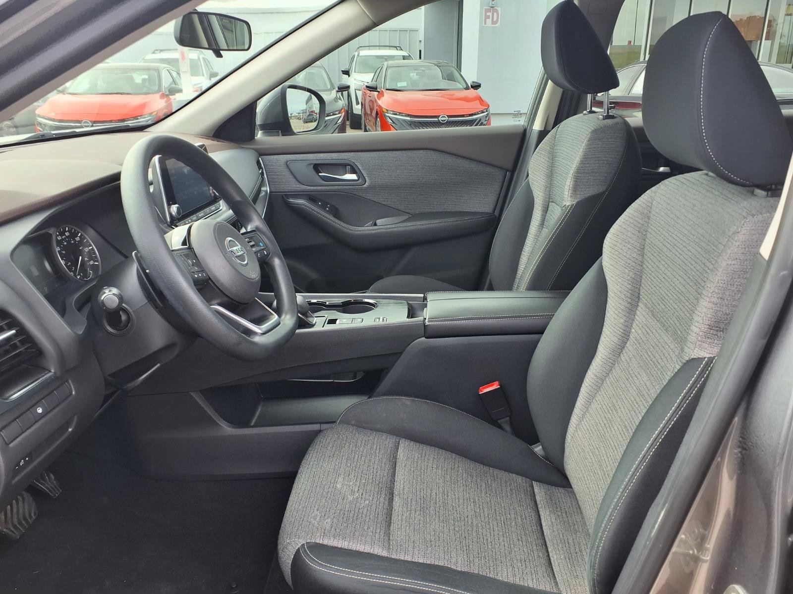 Used 2021 Nissan Rogue SV FWD image 12