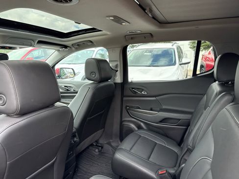 Used 2023 GMC Acadia SLT w/ Technology Package image 8