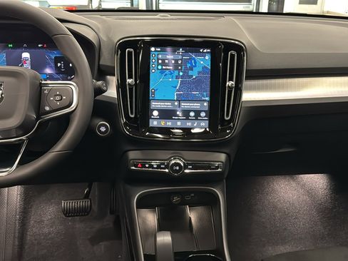 Used 2026 Volvo XC40 B4 Plus w/ Climate Package image 11