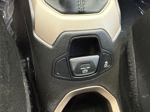 Used 2017 Jeep Renegade Sport w/ Power & Air Group AWD/4WD image 25
