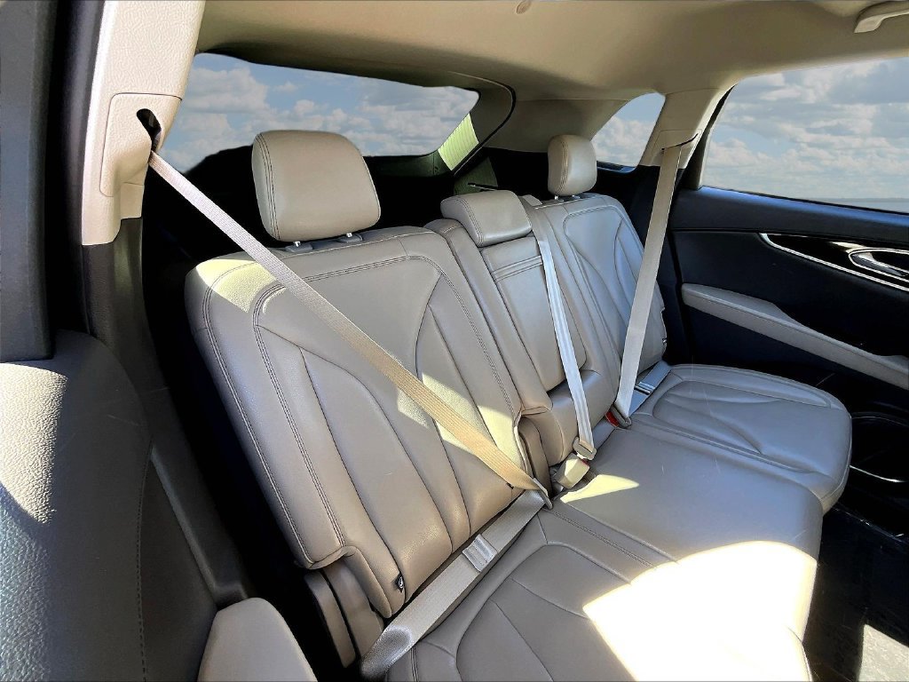Used 2022 Lincoln Nautilus FWD w/ Premium Package image 25
