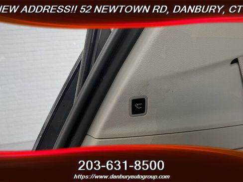 Used 2022 Chrysler Pacifica Touring-L FWD image 28