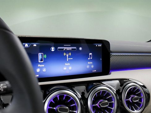 Used 2025 Mercedes-Benz CLA 250 image 29