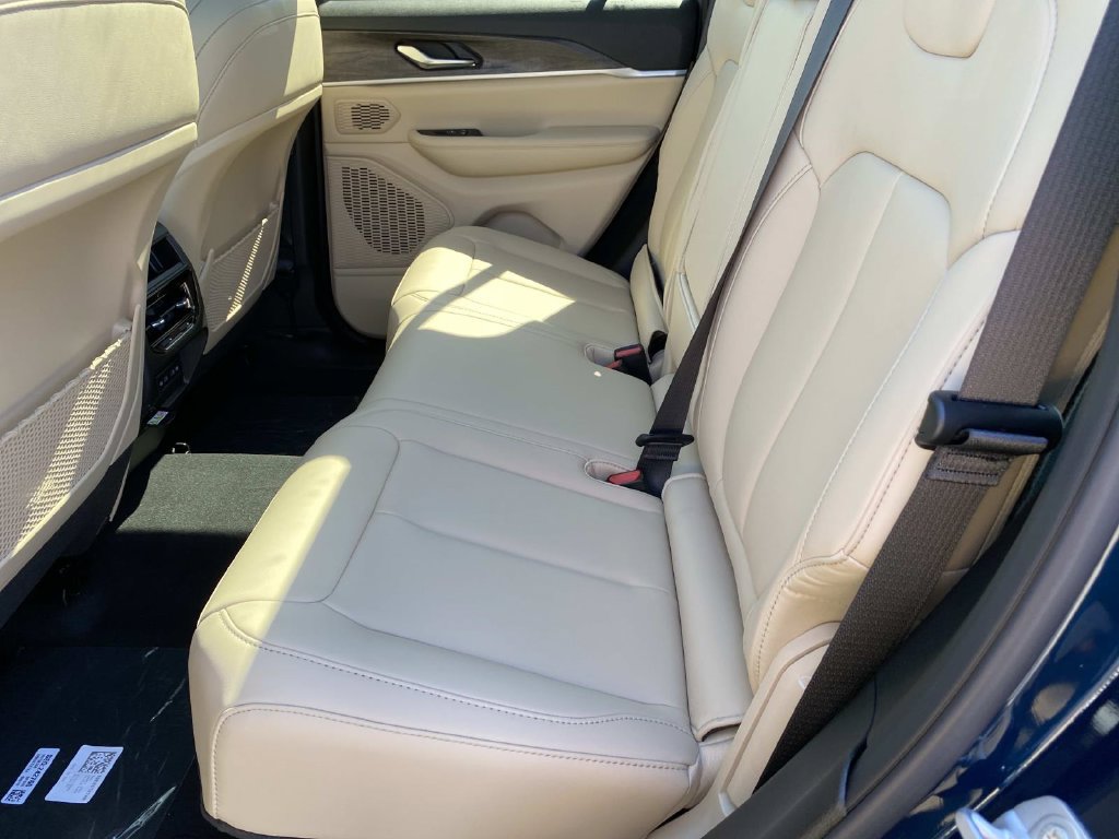New 2027 Jeep Grand Cherokee Limited AWD/4WD image 7