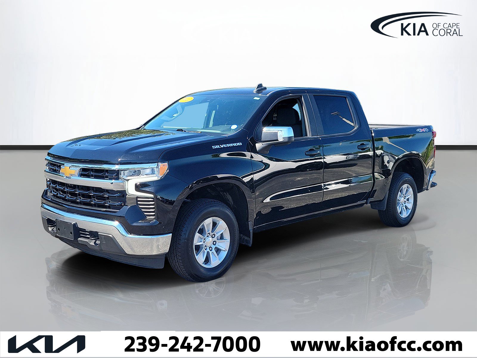 Used 2023 Chevrolet Silverado 1500 LT w/ Safety Package AWD/4WD image 3