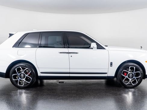 Used 2023 Rolls-Royce Cullinan Black Badge image 5