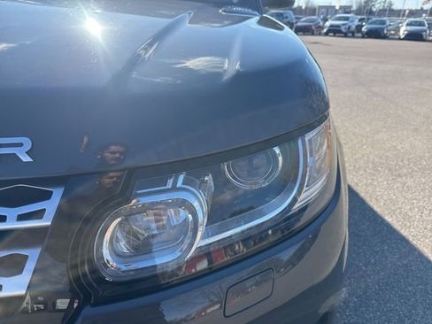 Used 2017 Land Rover Range Rover Sport HSE image 9