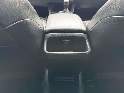 Used 2017 Toyota Tacoma TRD Off-Road w/ Premium & Technology Package AWD/4WD image 32