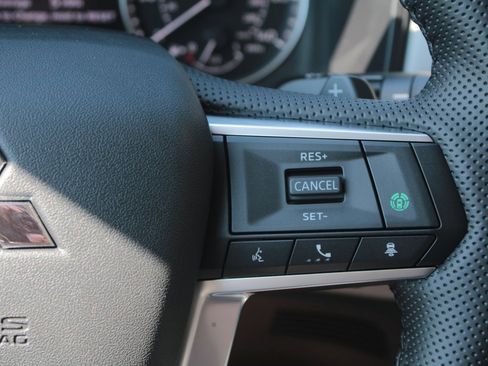 New 2025 Mitsubishi Outlander SE image 16