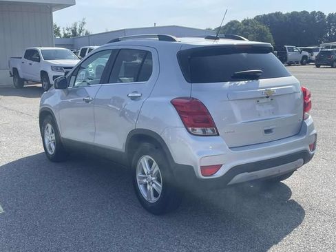 Used 2020 Chevrolet Trax LT w/ LT Convenience Package FWD image 6