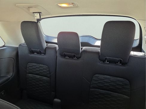 Used 2025 Nissan Pathfinder SV image 10