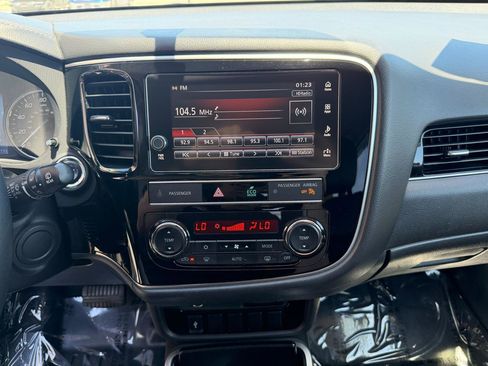 Used 2019 Mitsubishi Outlander SEL AWD/4WD image 27