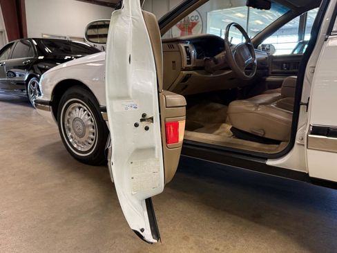 Used 1995 Buick Roadmaster Estate RWD image 60