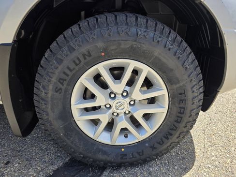 Used 2018 Nissan Frontier SV AWD/4WD image 38