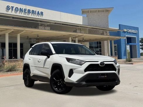 Used 2022 Toyota RAV4 LE AWD/4WD image 2