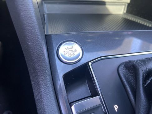 Used 2019 Volkswagen Tiguan SE image 58