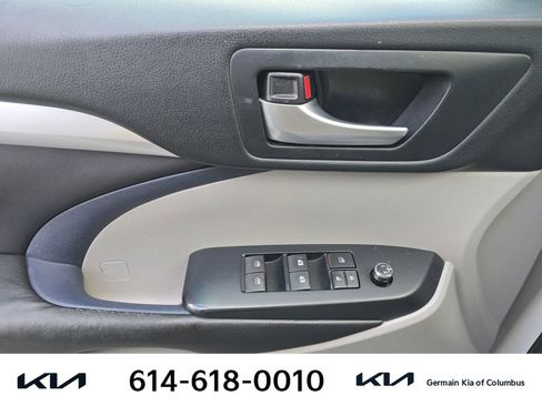 Used 2018 Toyota Highlander XLE image 26