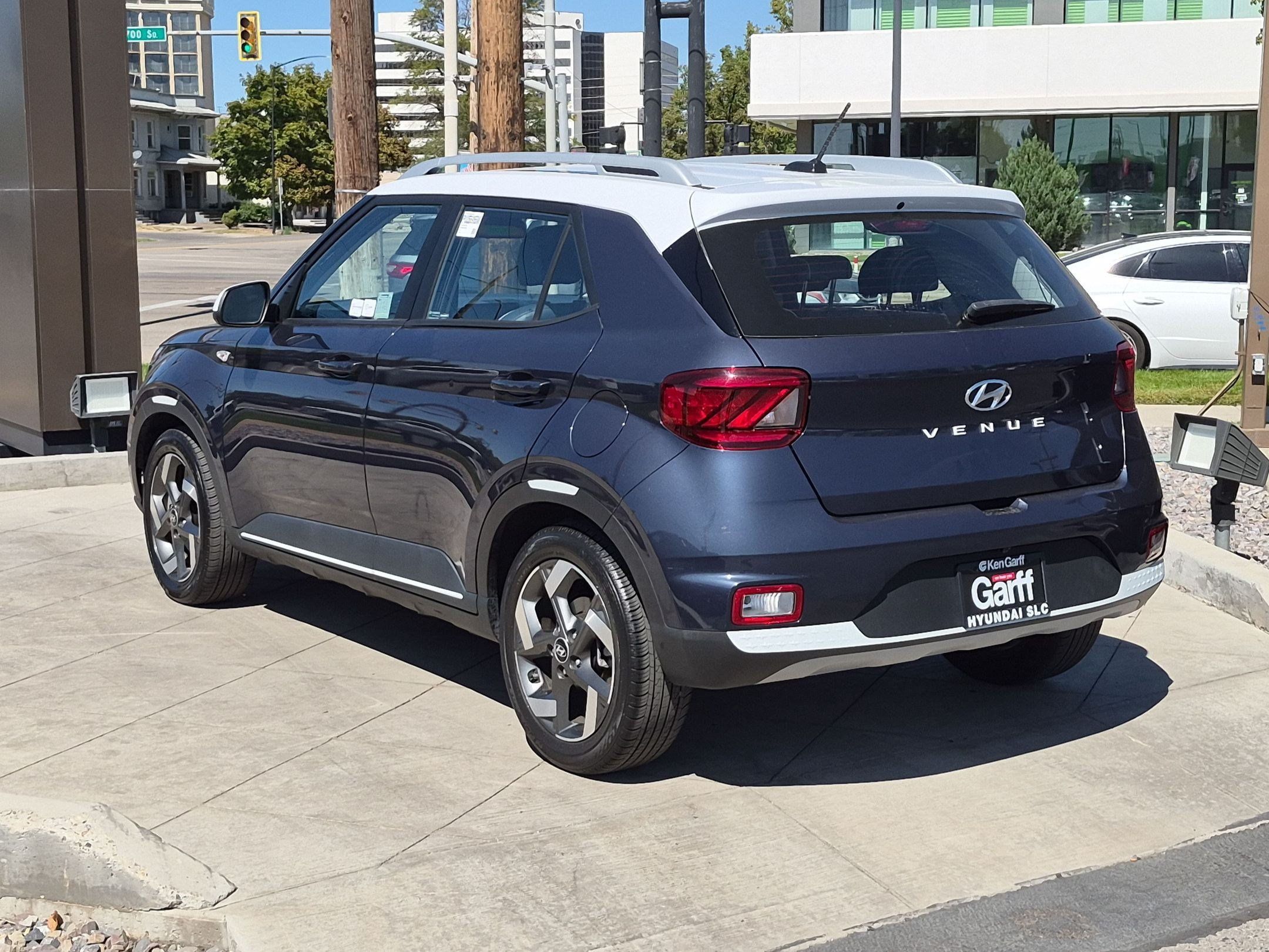 Certified 2023 Hyundai Venue Limited w/ Cargo Package FWD image 7