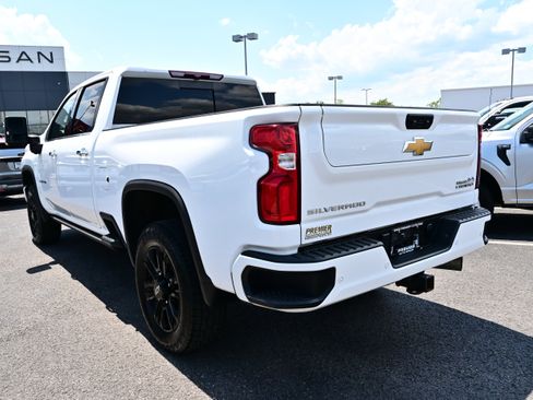 Used 2022 Chevrolet Silverado 2500 High Country AWD/4WD image 6