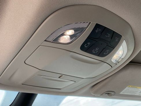 Used 2023 Chrysler Pacifica Touring-L FWD image 23
