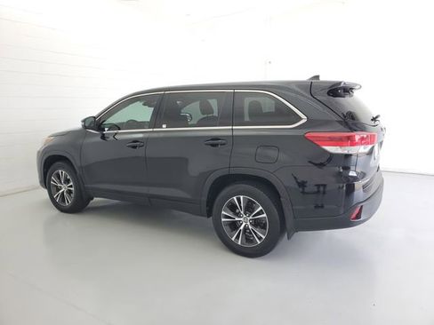 Used 2019 Toyota Highlander Plus FWD image 7