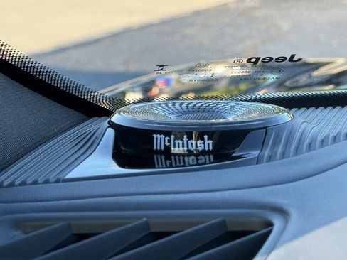 Used 2023 Jeep Grand Cherokee Overland w/ Advanced Protech Group III image 28