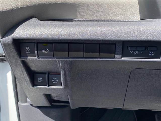 Used 2022 Toyota Sienna XLE w/ XLE Plus Package FWD image 13