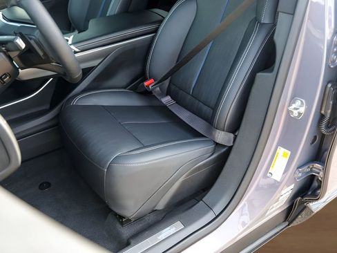 Used 2024 Cadillac Lyriq Sport image 8