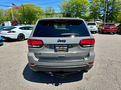 Used 2019 Jeep Grand Cherokee Laredo AWD/4WD image 7