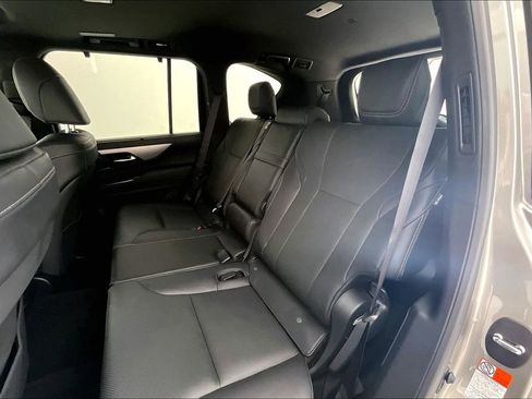 Used 2025 Lexus LX 700h F Sport image 35