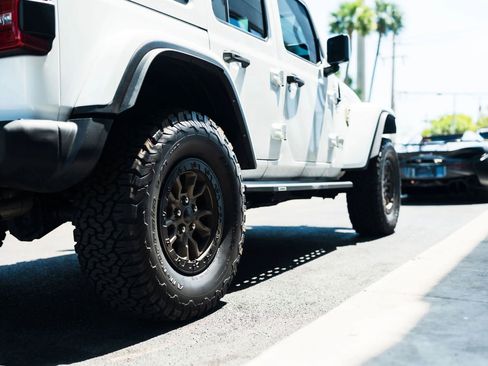 Used 2022 Jeep Wrangler Unlimited Rubicon w/ Trailer Tow Package AWD/4WD image 11
