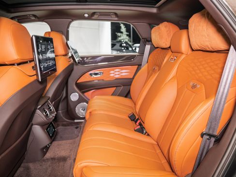 Used 2025 Bentley Bentayga image 21