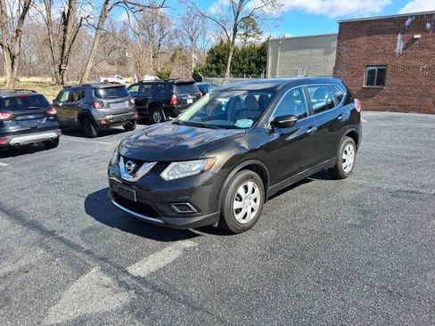 Used 2015 Nissan Rogue S FWD image 1