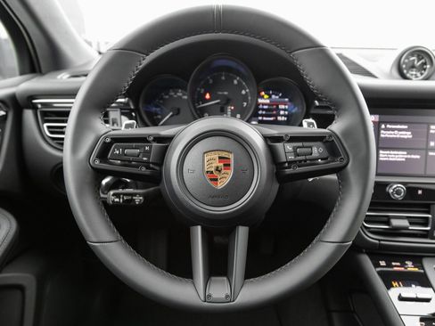 Certified 2026 Porsche Macan AWD/4WD image 13