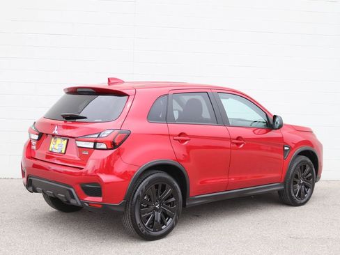 Used 2025 Mitsubishi Outlander Sport LE image 2