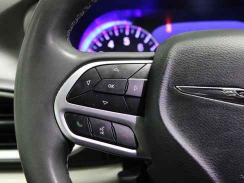 Used 2024 Chrysler Pacifica Touring-L FWD image 31