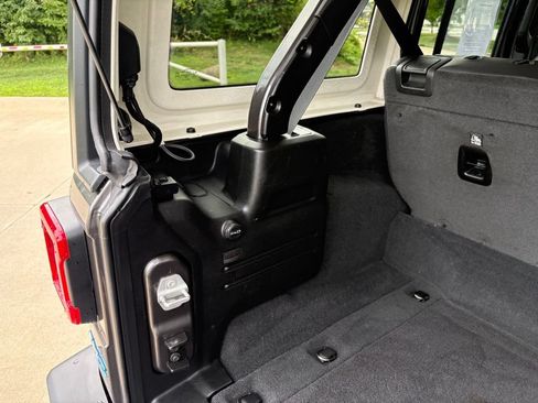 Used 2023 Jeep Wrangler Unlimited Sahara w/ Cold Weather Group AWD/4WD image 47