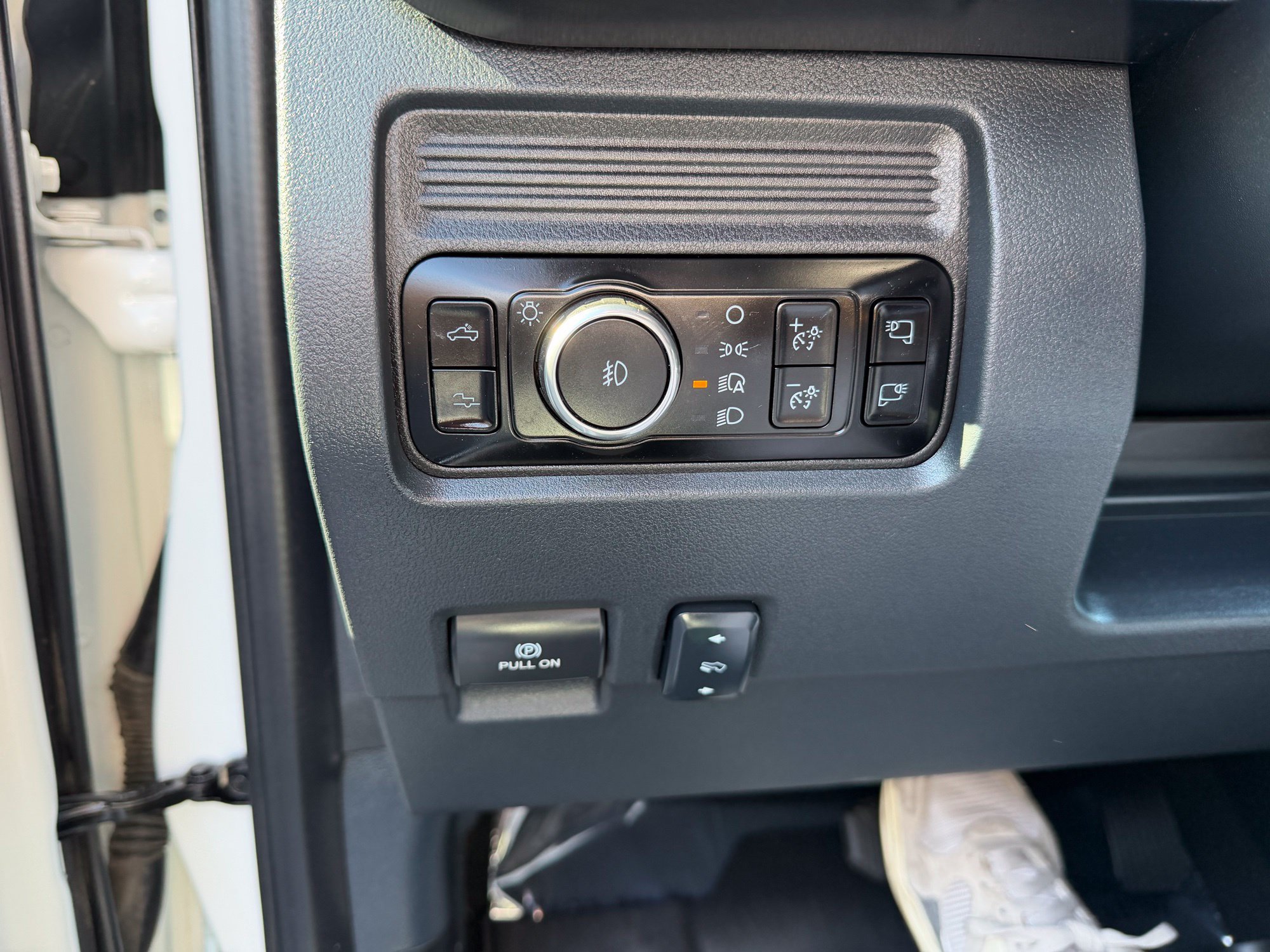 Used 2025 Ford F450 Platinum w/ FX4 Off-Road Package AWD/4WD image 26