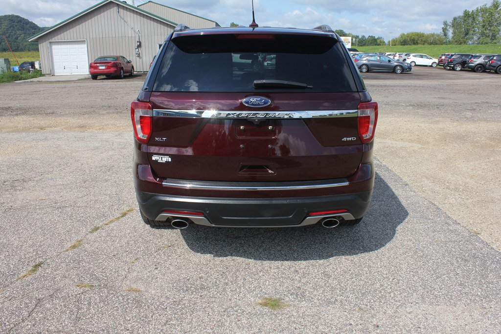 Used 2018 Ford Explorer XLT w/ Equipment Group 202A AWD/4WD image 6