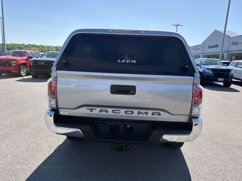 Used 2020 Toyota Tacoma TRD Off-Road AWD/4WD image 8