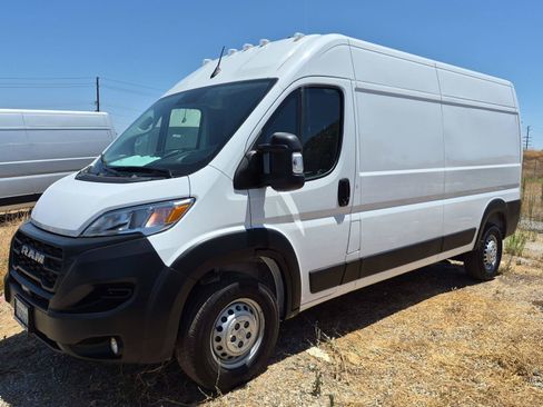 Used 2026 RAM ProMaster 2500 w/ Convenience Group FWD image 3