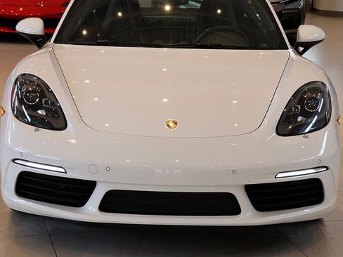 Used 2021 Porsche 718 Cayman image 15