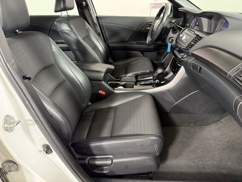 Used 2016 Honda Accord Sport image 18