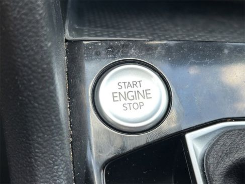 Used 2022 Volkswagen Taos SEL image 27