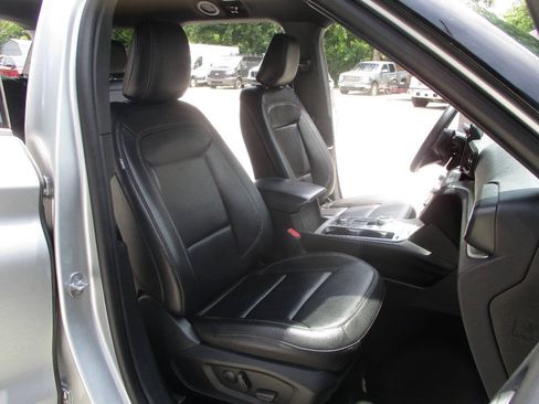 Used 2020 Ford Explorer XLT w/ Equipment Group 202A AWD/4WD image 25
