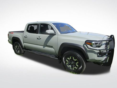 Used 2022 Toyota Tacoma TRD Off-Road AWD/4WD image 6