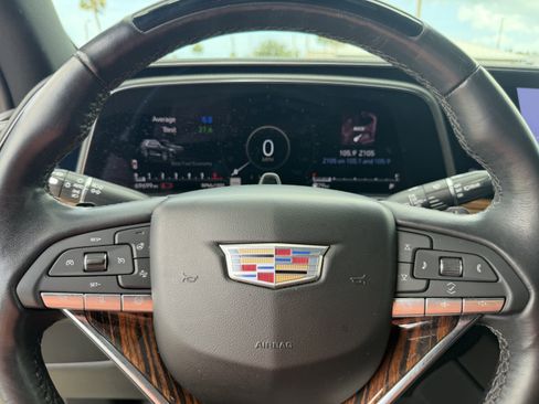 Used 2022 Cadillac Escalade Premium Luxury RWD image 30