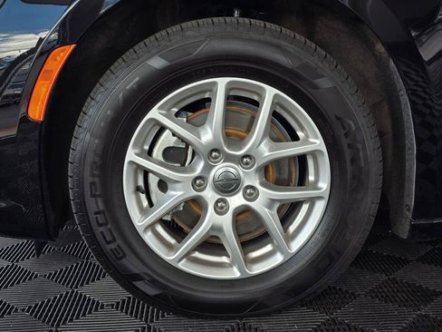 Used 2025 Chrysler Pacifica Select FWD image 10